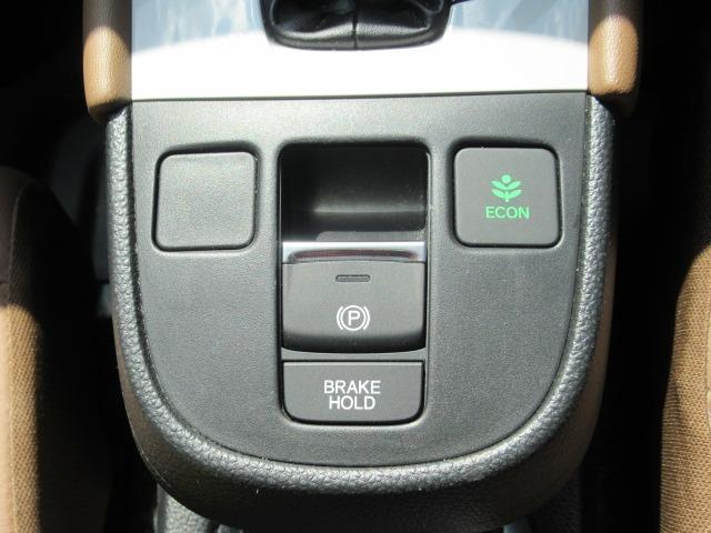 フィット ｅ：ＨＥＶリュクス　茶革シート／禁煙車／関東仕入れ／衝突軽減ブレーキ／寒冷地仕様／レーダークルコン／クリアランスソナー／純正ナビ／フルセグ／ワイパーデアイサー／ドアバイザー／シートヒーター／バックカメラ／ドラレコ／ＥＴＣ（14枚目）
