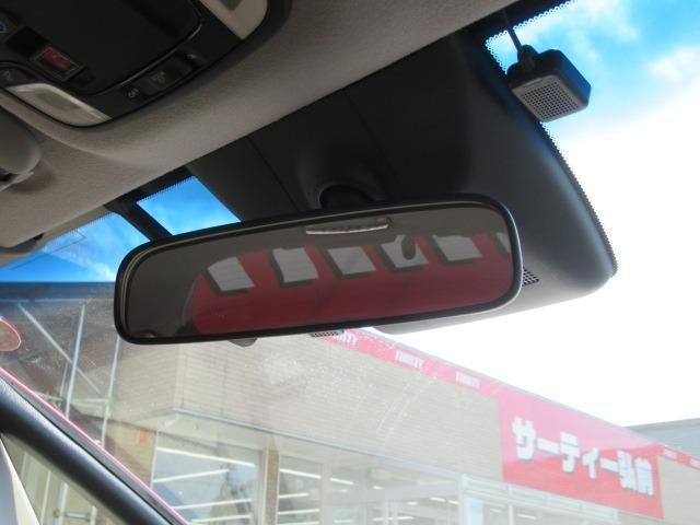 フィット ｅ：ＨＥＶリュクス　茶革シート／禁煙車／関東仕入れ／衝突軽減ブレーキ／寒冷地仕様／レーダークルコン／クリアランスソナー／純正ナビ／フルセグ／ワイパーデアイサー／ドアバイザー／シートヒーター／バックカメラ／ドラレコ／ＥＴＣ（32枚目）