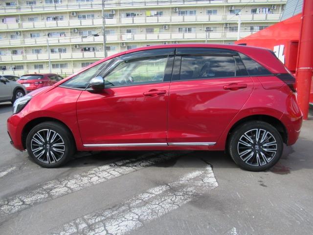 フィット ｅ：ＨＥＶリュクス　茶革シート／禁煙車／関東仕入れ／衝突軽減ブレーキ／寒冷地仕様／レーダークルコン／クリアランスソナー／純正ナビ／フルセグ／ワイパーデアイサー／ドアバイザー／シートヒーター／バックカメラ／ドラレコ／ＥＴＣ（41枚目）