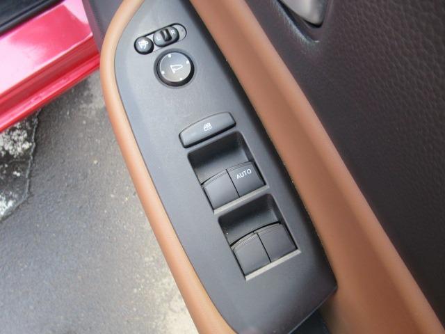 フィット ｅ：ＨＥＶリュクス　茶革シート／禁煙車／関東仕入れ／衝突軽減ブレーキ／寒冷地仕様／レーダークルコン／クリアランスソナー／純正ナビ／フルセグ／ワイパーデアイサー／ドアバイザー／シートヒーター／バックカメラ／ドラレコ／ＥＴＣ（50枚目）
