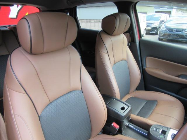 フィット ｅ：ＨＥＶリュクス　茶革シート／禁煙車／関東仕入れ／衝突軽減ブレーキ／寒冷地仕様／レーダークルコン／クリアランスソナー／純正ナビ／フルセグ／ワイパーデアイサー／ドアバイザー／シートヒーター／バックカメラ／ドラレコ／ＥＴＣ（51枚目）