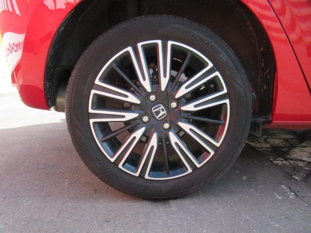 フィット ｅ：ＨＥＶリュクス　茶革シート／禁煙車／関東仕入れ／衝突軽減ブレーキ／寒冷地仕様／レーダークルコン／クリアランスソナー／純正ナビ／フルセグ／ワイパーデアイサー／ドアバイザー／シートヒーター／バックカメラ／ドラレコ／ＥＴＣ（68枚目）