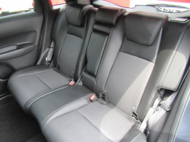 フィット ｅ：ＨＥＶリュクス　４ＷＤ／禁煙車／衝突軽減ブレーキ／全周囲カメラ／純正９型ナビ／フルセグＴＶ／ＥＴＣ２．０／クリアランスソナー／ステアリングヒーター／レーダークルコン／ワイパーデアイサー／ブラインドスポットモニター（7枚目）