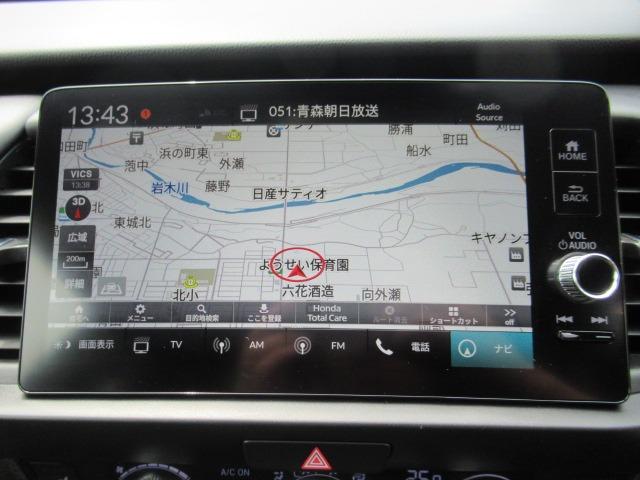 フィット ｅ：ＨＥＶリュクス　４ＷＤ／禁煙車／衝突軽減ブレーキ／全周囲カメラ／純正９型ナビ／フルセグＴＶ／ＥＴＣ２．０／クリアランスソナー／ステアリングヒーター／レーダークルコン／ワイパーデアイサー／ブラインドスポットモニター（10枚目）