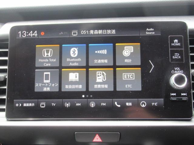 フィット ｅ：ＨＥＶリュクス　４ＷＤ／禁煙車／衝突軽減ブレーキ／全周囲カメラ／純正９型ナビ／フルセグＴＶ／ＥＴＣ２．０／クリアランスソナー／ステアリングヒーター／レーダークルコン／ワイパーデアイサー／ブラインドスポットモニター（13枚目）