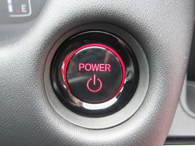 フィット ｅ：ＨＥＶリュクス　４ＷＤ／禁煙車／衝突軽減ブレーキ／全周囲カメラ／純正９型ナビ／フルセグＴＶ／ＥＴＣ２．０／クリアランスソナー／ステアリングヒーター／レーダークルコン／ワイパーデアイサー／ブラインドスポットモニター（19枚目）