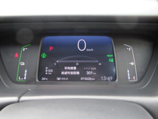 フィット ｅ：ＨＥＶリュクス　４ＷＤ／禁煙車／衝突軽減ブレーキ／全周囲カメラ／純正９型ナビ／フルセグＴＶ／ＥＴＣ２．０／クリアランスソナー／ステアリングヒーター／レーダークルコン／ワイパーデアイサー／ブラインドスポットモニター（33枚目）