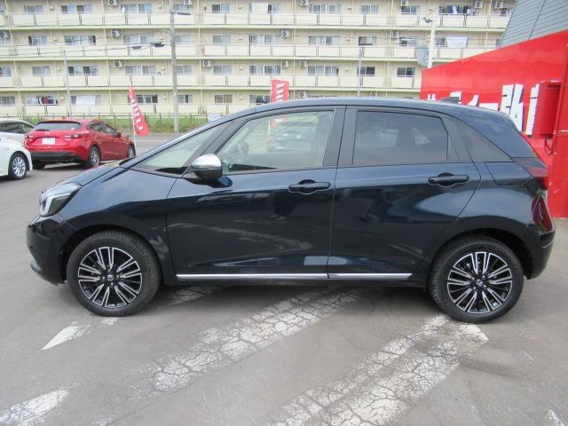 フィット ｅ：ＨＥＶリュクス　４ＷＤ／禁煙車／衝突軽減ブレーキ／全周囲カメラ／純正９型ナビ／フルセグＴＶ／ＥＴＣ２．０／クリアランスソナー／ステアリングヒーター／レーダークルコン／ワイパーデアイサー／ブラインドスポットモニター（39枚目）