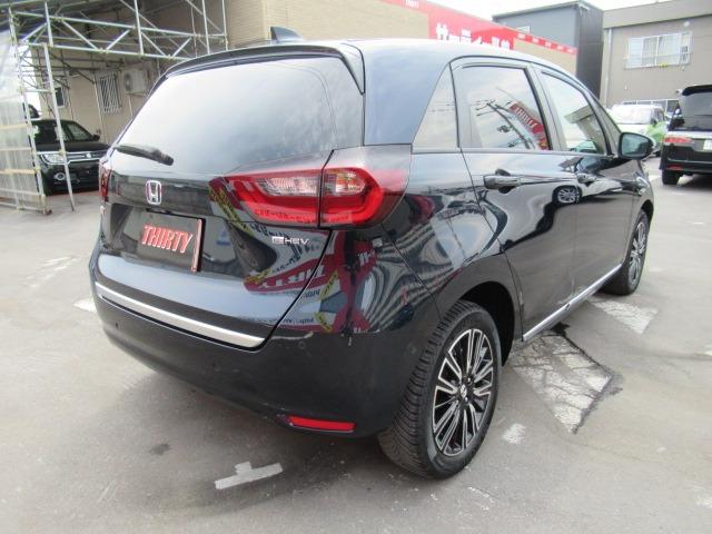 フィット ｅ：ＨＥＶリュクス　４ＷＤ／禁煙車／衝突軽減ブレーキ／全周囲カメラ／純正９型ナビ／フルセグＴＶ／ＥＴＣ２．０／クリアランスソナー／ステアリングヒーター／レーダークルコン／ワイパーデアイサー／ブラインドスポットモニター（40枚目）