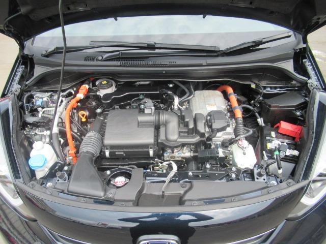 フィット ｅ：ＨＥＶリュクス　４ＷＤ／禁煙車／衝突軽減ブレーキ／全周囲カメラ／純正９型ナビ／フルセグＴＶ／ＥＴＣ２．０／クリアランスソナー／ステアリングヒーター／レーダークルコン／ワイパーデアイサー／ブラインドスポットモニター（47枚目）