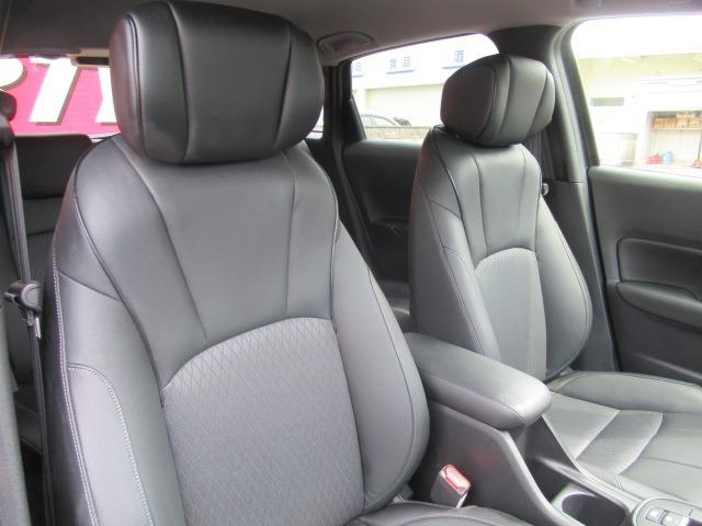 フィット ｅ：ＨＥＶリュクス　４ＷＤ／禁煙車／衝突軽減ブレーキ／全周囲カメラ／純正９型ナビ／フルセグＴＶ／ＥＴＣ２．０／クリアランスソナー／ステアリングヒーター／レーダークルコン／ワイパーデアイサー／ブラインドスポットモニター（50枚目）