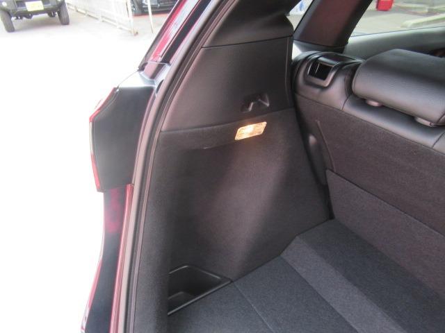 フィット ｅ：ＨＥＶリュクス　４ＷＤ／禁煙車／衝突軽減ブレーキ／全周囲カメラ／純正９型ナビ／フルセグＴＶ／ＥＴＣ２．０／クリアランスソナー／ステアリングヒーター／レーダークルコン／ワイパーデアイサー／ブラインドスポットモニター（61枚目）