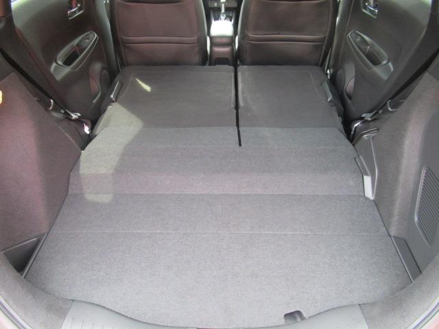 フィット ｅ：ＨＥＶリュクス　４ＷＤ／禁煙車／衝突軽減ブレーキ／全周囲カメラ／純正９型ナビ／フルセグＴＶ／ＥＴＣ２．０／クリアランスソナー／ステアリングヒーター／レーダークルコン／ワイパーデアイサー／ブラインドスポットモニター（63枚目）