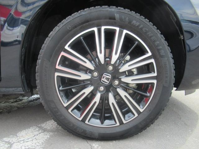 フィット ｅ：ＨＥＶリュクス　４ＷＤ／禁煙車／衝突軽減ブレーキ／全周囲カメラ／純正９型ナビ／フルセグＴＶ／ＥＴＣ２．０／クリアランスソナー／ステアリングヒーター／レーダークルコン／ワイパーデアイサー／ブラインドスポットモニター（69枚目）