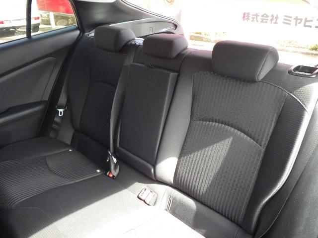 プリウス Ｓ　４ＷＤ／関西仕入れ／禁煙車／純正フルセグナビ／デジタルインナーミラ－／トヨタセーフティセンス／レーダークルコン／ＬＥＤヘッドライト／ＥＴＣ／バックカメラ／衝突軽減ブレーキ／横滑り防止／車線逸脱警報（8枚目）