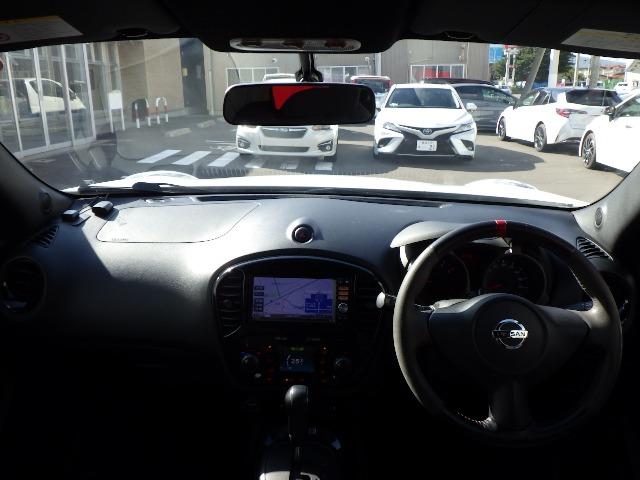 ジューク ニスモ　禁煙車／ターボ／バックカメラ／ＥＴＣ／パートタイム４ＷＤ／バニティミラー／電格ミラー／オートＡＣ／純正ナビ／フルセグ／Ｂｌｕｅｔｏｏｔｈ／ＨＤＭＩ／ＵＳＢ／フォグランプ／プッシュスタート／純正アルミ（17枚目）