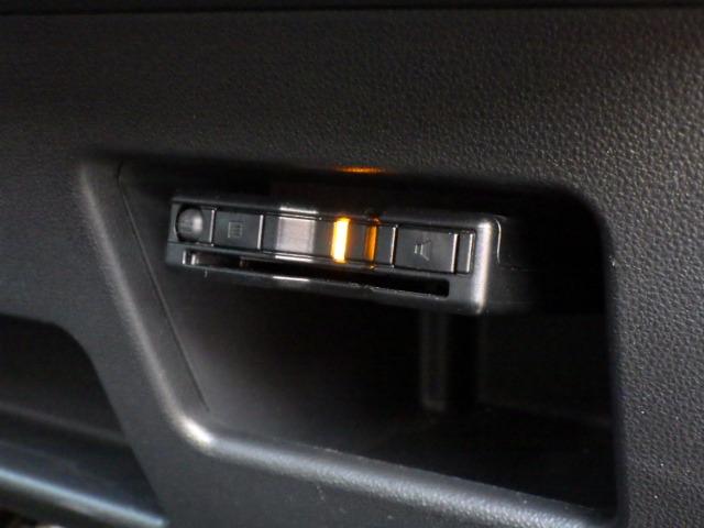 装備２【ＥＴＣ】→高速道路の運転に欠かせないアイテム！　スムーズなゲートの通過とＥＴＣ割引もうけられます♪