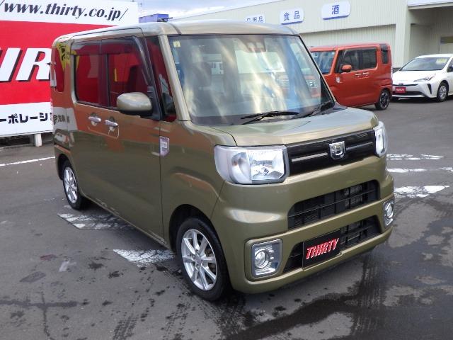 後席ＴＶモニター（フリップダウンモニター、リアエンターテイメントシステム）！！　後席に乗る方（特にお子様）が渋滞になっても飽きない必需品！　大型モニターが人気です。