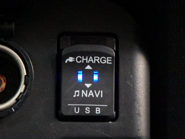 ■ＵＳＢ接続可能　携帯の充電や電源取に！