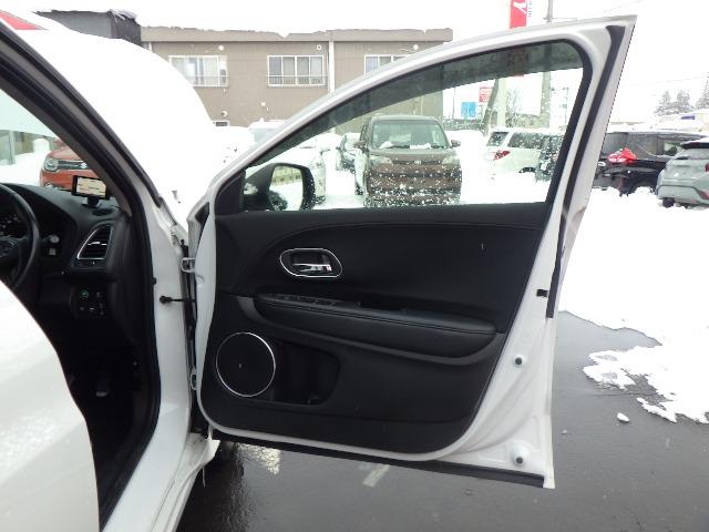 ヴェゼル ハイブリッドＺ・ホンダセンシング　禁煙車／前後ドラレコ／エンジンスターター／バックカメラ／レーダークルコン／シートヒーター／ワイパーデアイサー／サイドミラーヒーター／レーダークルコン／社外レーダー／衝突被害軽減ブレーキ／ＥＴＣ（51枚目）