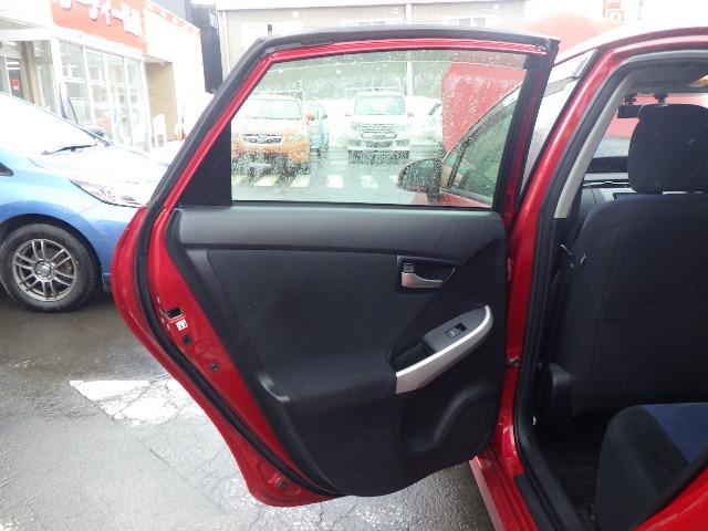 プリウス Ｓ　後期型／禁煙車／バックカメラ／前後ドライブレコーダー／エンジンスターター／ＥＴＣ／ワイパーデアイサー／ＨＩＤ／前後フォグ／ＳＤナビ／フルセグ／Ｂｌｕｅｔｏｏｔｈ／プッシュスタート／ＨＤＭＩ／社外ＡＷ（50枚目）