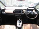 フィット ｅ：ＨＥＶリュクス　茶革シート／禁煙車／関東仕入れ／衝突軽減ブレーキ／寒冷地仕様／レーダークルコン／クリアランスソナー／純正ナビ／フルセグ／ワイパーデアイサー／ドアバイザー／シートヒーター／バックカメラ／ドラレコ／ＥＴＣ（2枚目）
