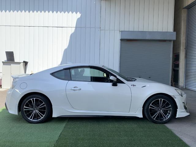 ８６ ＧＴリミテッド　ＴＲＤフルエアロ　社外マフラー　純正ナビ　ＥＴＣ　パドルシフト（11枚目）