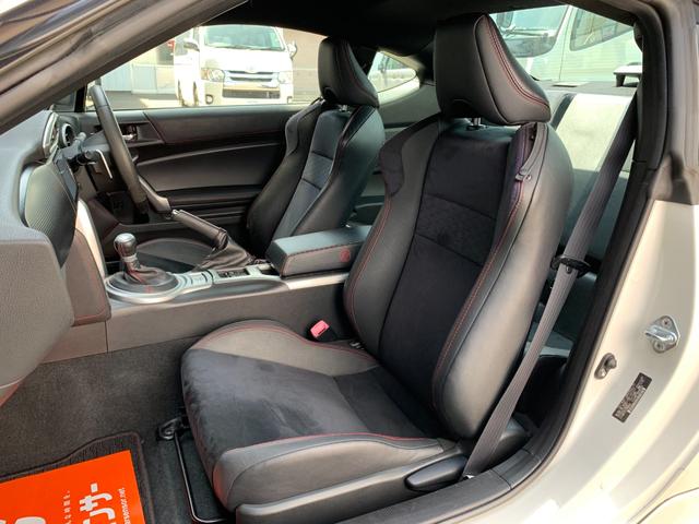 ８６ ＧＴリミテッド　ＴＲＤフルエアロ　社外マフラー　純正ナビ　ＥＴＣ　パドルシフト（25枚目）