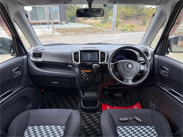 ソリオ ブラック&ホワイトII 特別仕様車 純正フルエアロ フルセグTV DVD エンジンスターター シートヒーター 電動スライドドア ビルトインETC 専用15インチアルミホイール スマートキー リアスポイラー プッシュスタート(5枚目)