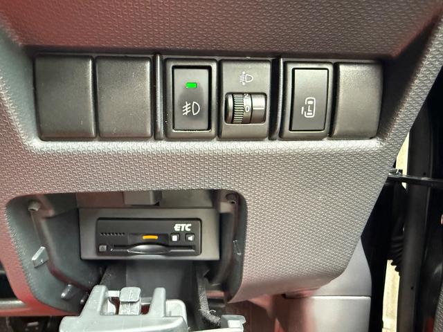 ソリオ ブラック&ホワイトII 特別仕様車 純正フルエアロ フルセグTV DVD エンジンスターター シートヒーター 電動スライドドア ビルトインETC 専用15インチアルミホイール スマートキー リアスポイラー プッシュスタート(7枚目)