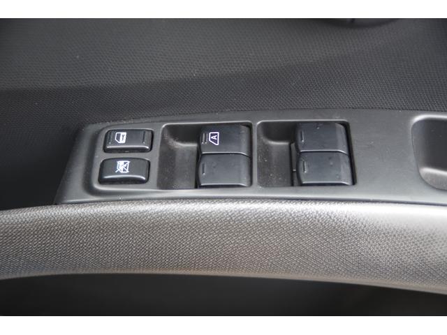 マーチ １２ＳＲ　アルミホイール　キーレスエントリー　ＭＴ　衝突安全ボディ　ＡＢＳ　ＣＤ　エアコン　パワーステアリング　パワーウィンドウ（9枚目）
