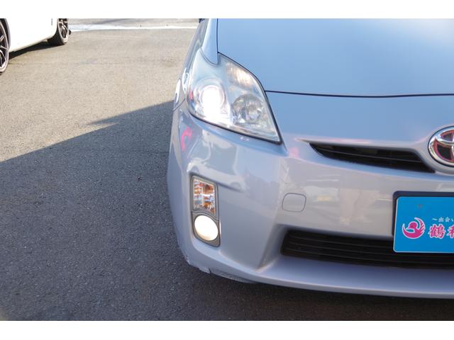 プリウス Ｓ　ＥＴＣ　バックカメラ　ＴＶ　アルミホイール　ＣＶＴ　スマートキー　アイドリングストップ　電動格納ミラー　盗難防止システム　ＣＤ　ＤＶＤ再生　ＵＳＢ　衝突安全ボディ　ＡＢＳ　ＥＳＣ　エアコン（21枚目）