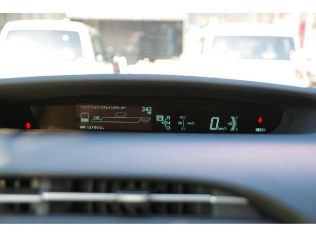 プリウス Ｓ　ＥＴＣ　バックカメラ　ＴＶ　アルミホイール　ＣＶＴ　スマートキー　アイドリングストップ　電動格納ミラー　盗難防止システム　ＣＤ　ＤＶＤ再生　ＵＳＢ　衝突安全ボディ　ＡＢＳ　ＥＳＣ　エアコン（23枚目）