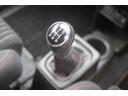 アルトワークス ベースグレード　ＥＴＣ　ＨＩＤ　スマートキー　電動格納ミラー　ＭＴ　盗難防止システム　ＡＢＳ　ＥＳＣ　アルミホイール　衝突安全ボディ　エアコン　パワーステアリング　パワーウィンドウ（5枚目）