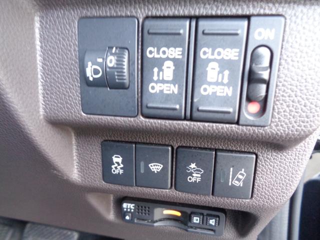 フリード Ｇ・ホンダセンシング　４ＷＤ　ＥＴＣ　バックカメラ　リヤソナー　ナビ　Ｂｌｕｅｔｏｏｔｈ　ＵＳＢ　ＣＤ　レーダークルーズコントロール　衝突被害軽減システム　シートヒーター　横滑り防止装置　ワイパーデアイサー（8枚目）