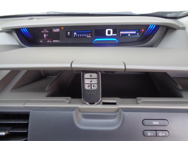 フリード Ｇ・ホンダセンシング　４ＷＤ　ＥＴＣ　バックカメラ　リヤソナー　ナビ　Ｂｌｕｅｔｏｏｔｈ　ＵＳＢ　ＣＤ　レーダークルーズコントロール　衝突被害軽減システム　シートヒーター　横滑り防止装置　ワイパーデアイサー（26枚目）