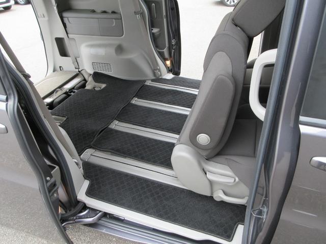 ステップワゴン Ｂ　ホンダセンシング　４ＷＤ　ＥＴＣ　バックカメラ　ナビ　Ｂｌｕｅｔｏｏｔｈ　ＵＳＢ　クリアランスソナー　レーダークルーズコントロール　衝突被害軽減システム　片側電動スライドドア　キーレス　横滑防止装置　ワイパーデアイサー（46枚目）