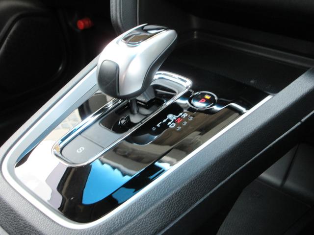 シャトル ハイブリッド　ホンダセンシング　ＥＴＣ　ナビ　Ｂｌｕｅｔｏｏｔｈ　ＤＶＤ　レーダークルーズコントロール　レーンアシスト　衝突被害軽減システム　スマートキー　盗難防止システム　横滑り防止装置　トラクションコントロール　オートＡＣ（6枚目）