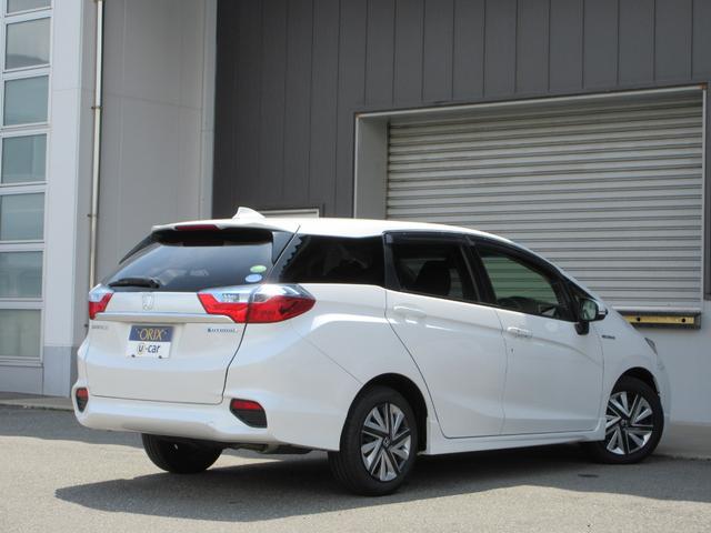シャトル ハイブリッド　ホンダセンシング　ＥＴＣ　ナビ　Ｂｌｕｅｔｏｏｔｈ　ＤＶＤ　レーダークルーズコントロール　レーンアシスト　衝突被害軽減システム　スマートキー　盗難防止システム　横滑り防止装置　トラクションコントロール　オートＡＣ（13枚目）