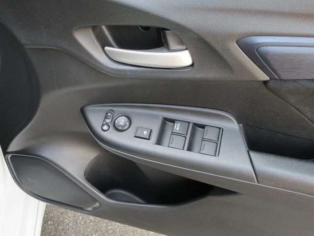 シャトル ハイブリッド　ホンダセンシング　ＥＴＣ　ナビ　Ｂｌｕｅｔｏｏｔｈ　ＤＶＤ　レーダークルーズコントロール　レーンアシスト　衝突被害軽減システム　スマートキー　盗難防止システム　横滑り防止装置　トラクションコントロール　オートＡＣ（36枚目）