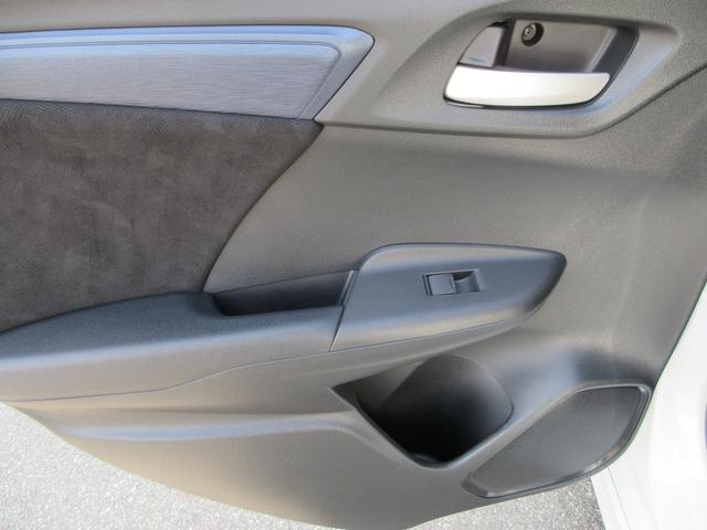 シャトル ハイブリッド　ホンダセンシング　ＥＴＣ　ナビ　Ｂｌｕｅｔｏｏｔｈ　ＤＶＤ　レーダークルーズコントロール　レーンアシスト　衝突被害軽減システム　スマートキー　盗難防止システム　横滑り防止装置　トラクションコントロール　オートＡＣ（37枚目）
