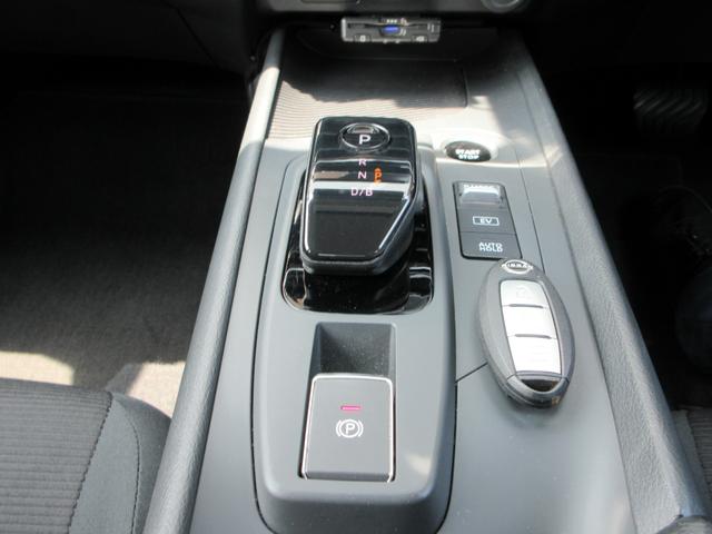 ノート Ｓ　ナビ　バックカメラ　Ｂｌｕｅｔｏｏｔｈ　クリアランスソナー　衝突被害軽減システム　横滑り防止装置　トラクションコントロール　オートライト　ＤＶＤ　ＵＳＢ　ＥＴＣ　ワイパーデアイサー　ドライブレコーダー（8枚目）