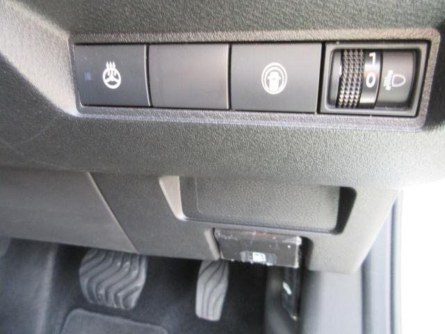 ノート Ｓ　ナビ　バックカメラ　Ｂｌｕｅｔｏｏｔｈ　クリアランスソナー　衝突被害軽減システム　横滑り防止装置　トラクションコントロール　オートライト　ＤＶＤ　ＵＳＢ　ＥＴＣ　ワイパーデアイサー　ドライブレコーダー（10枚目）