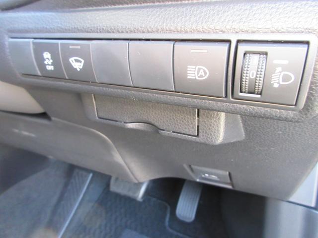 カローラツーリング ハイブリッド　Ｇ－Ｘ　４ＷＤ　ＥＴＣ　バックカメラ　ナビ　Ｂｌｕｅｔｏｏｔｈ　ＵＳＢ　Ｍｉｒａｃａｓｔ　レーダークルーズコントロール　衝突被害軽減システム　ＬＥＤヘッドランプ　スマートキー　ワイパーデアイサー　横滑防止装置（8枚目）