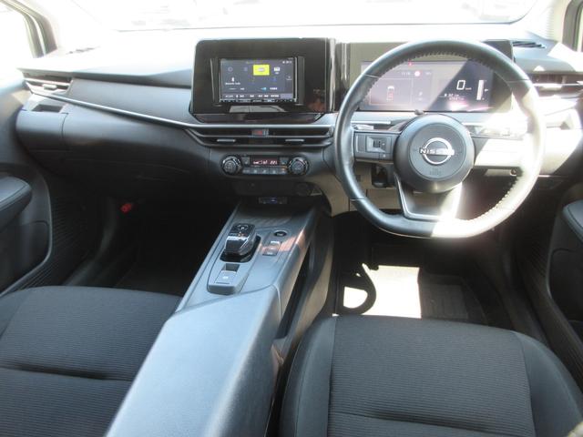 ノート Ｓ　ＦＯＵＲ　４ＷＤ　衝突被害軽減システム　ナビ　バックカメラ　Ｂｌｕｅｔｏｏｔｈ　ＤＶＤ　ＵＳＢ　ＥＴＣ　クリアランスソナー　スマートキー　シートヒーター　ステアリングヒーター　ワイパーデアイサー（2枚目）