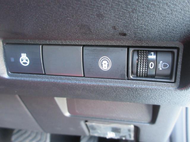 ノート Ｓ　ＦＯＵＲ　４ＷＤ　衝突被害軽減システム　ナビ　バックカメラ　Ｂｌｕｅｔｏｏｔｈ　ＤＶＤ　ＵＳＢ　ＥＴＣ　クリアランスソナー　スマートキー　シートヒーター　ステアリングヒーター　ワイパーデアイサー（10枚目）