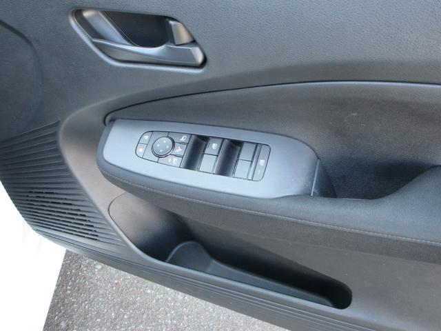 ノート Ｓ　ＦＯＵＲ　４ＷＤ　衝突被害軽減システム　ナビ　バックカメラ　Ｂｌｕｅｔｏｏｔｈ　ＤＶＤ　ＵＳＢ　ＥＴＣ　クリアランスソナー　スマートキー　シートヒーター　ステアリングヒーター　ワイパーデアイサー（11枚目）