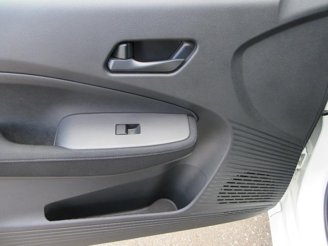 ノート Ｓ　ＦＯＵＲ　４ＷＤ　衝突被害軽減システム　ナビ　バックカメラ　Ｂｌｕｅｔｏｏｔｈ　ＤＶＤ　ＵＳＢ　ＥＴＣ　クリアランスソナー　スマートキー　シートヒーター　ステアリングヒーター　ワイパーデアイサー（31枚目）