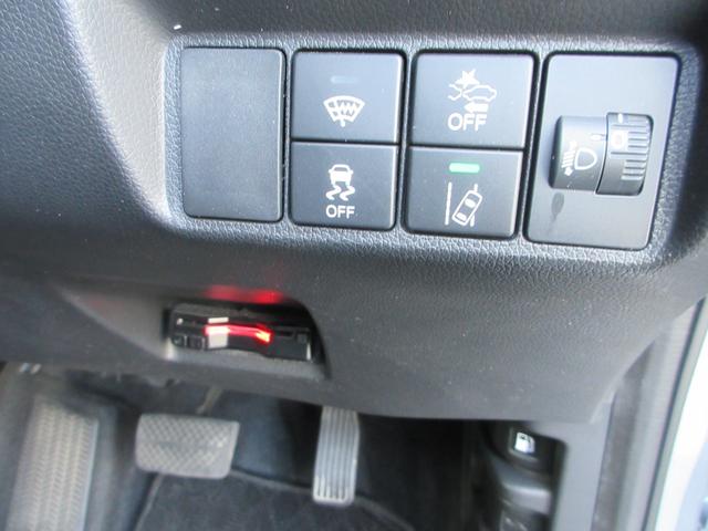 シャトル ハイブリッド　ホンダセンシング　４ＷＤ　衝突被害軽減システム　ナビ　バックカメラ　Ｂｌｕｅｔｏｏｔｈ　ＣＤ　ＥＴＣ　レーダークルーズコントロール　　ワイパーデアイサー　スマートキー　横滑り防止装置　トラクションコントロール（11枚目）