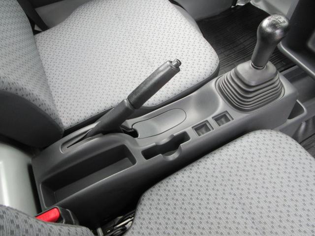キャリイトラック ＫＣエアコン・パワステ　４ＷＤ　５ＭＴ　ラジオ　エアコン　パワーステアリング　運転席エアバッグ　助手席エアバッグ　ＡＢＳ　ドアバイザー（12枚目）